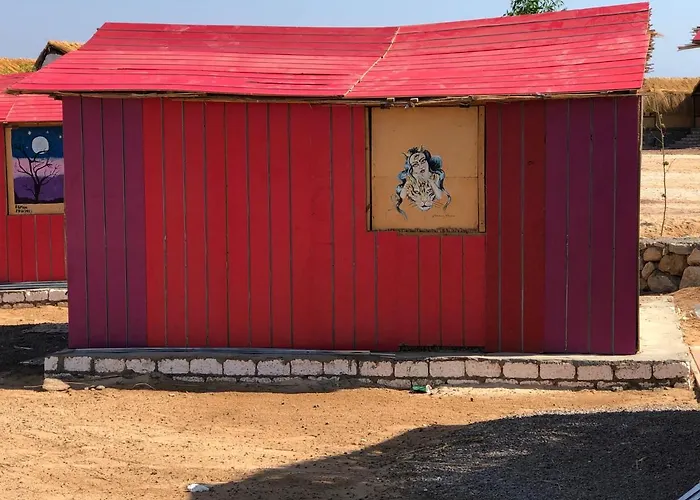 Szálloda Alkhalil Beach Camp
